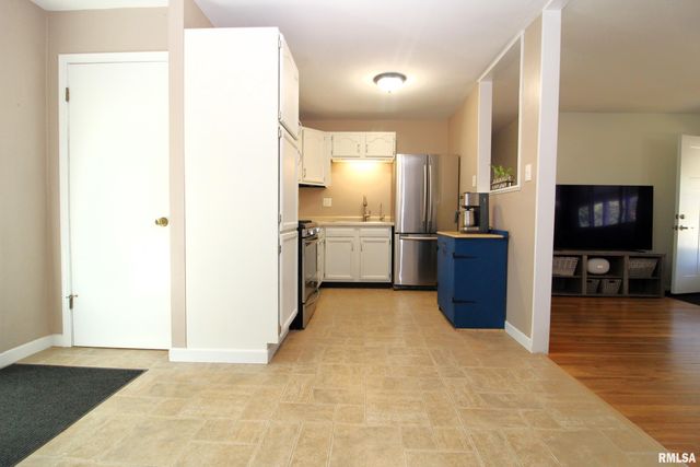 5710 N WESTERN Avenue, Peoria, IL 61614