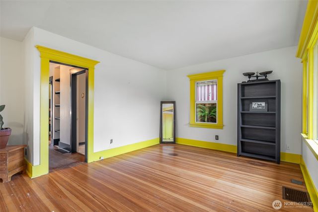 3007 S Court Street, Seattle, WA 98144