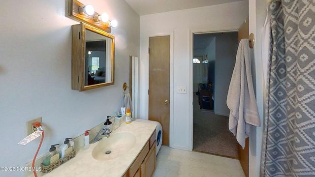 170-174 W Millstream Road, Cream Ridge, NJ 08514