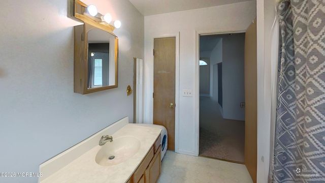 170-174 W Millstream Road, Cream Ridge, NJ 08514