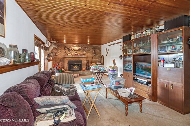 170-174 W Millstream Road, Cream Ridge, NJ 08514