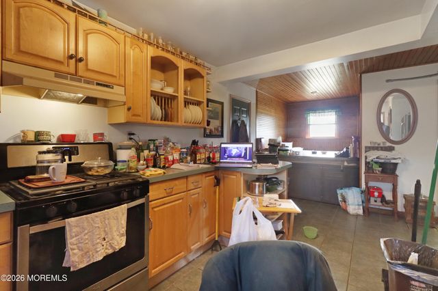 170-174 W Millstream Road, Cream Ridge, NJ 08514