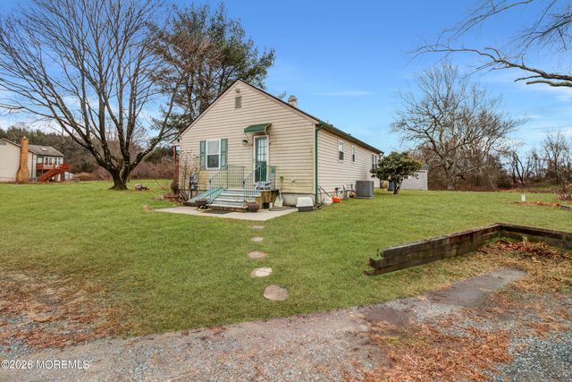 170-174 W Millstream Road, Cream Ridge, NJ 08514