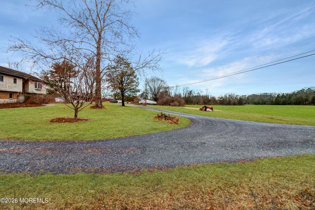 170-174 W Millstream Road, Cream Ridge, NJ 08514