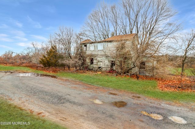 170-174 W Millstream Road, Cream Ridge, NJ 08514