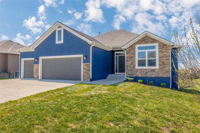 6992 141st Street, Basehor, KS 66007