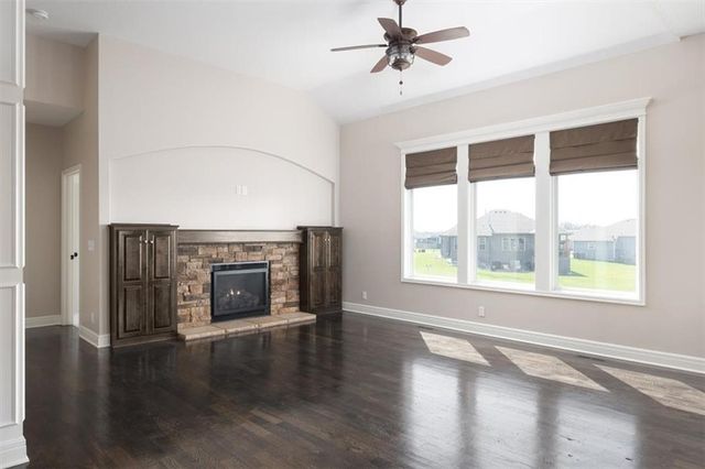 6992 141st Street, Basehor, KS 66007