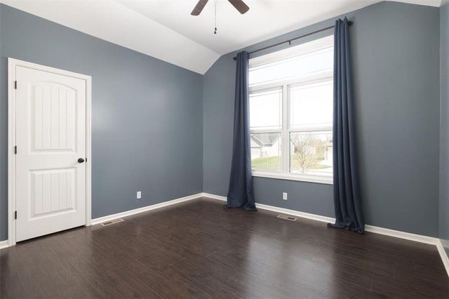 6992 141st Street, Basehor, KS 66007