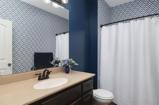 6992 141st Street, Basehor, KS 66007