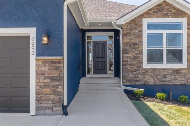 6992 141st Street, Basehor, KS 66007