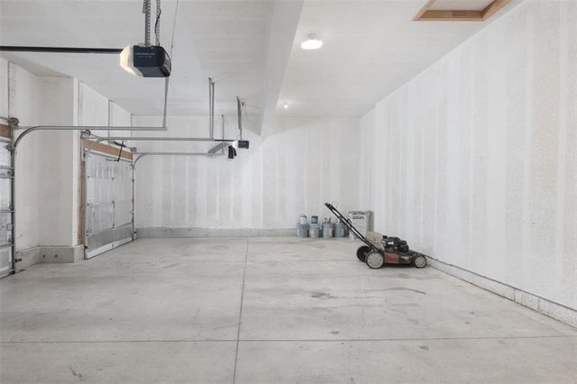 6992 141st Street, Basehor, KS 66007