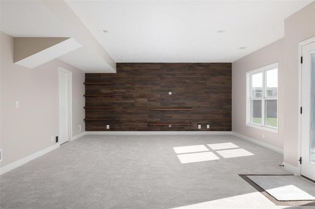 6992 141st Street, Basehor, KS 66007