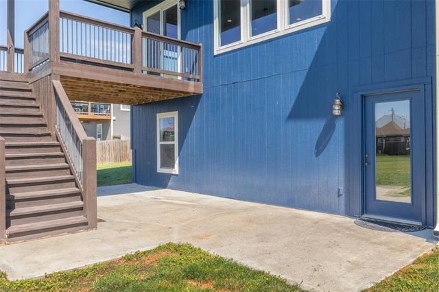 6992 141st Street, Basehor, KS 66007