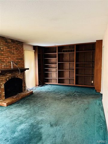 12670 Treeyard Lane, St Louis, MO 63138