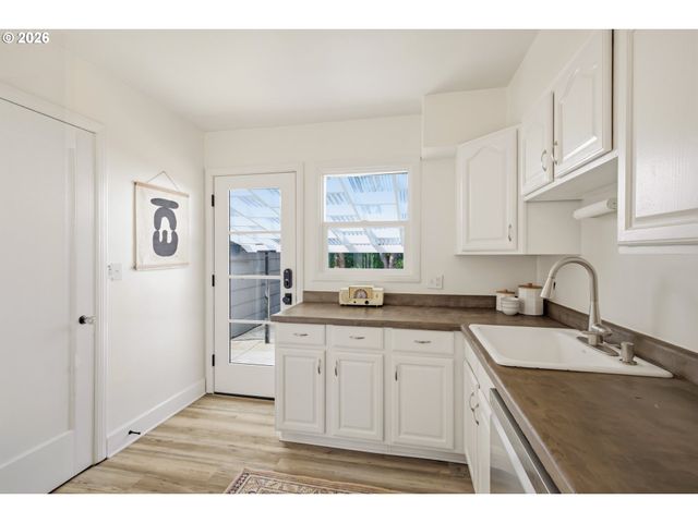 1233 Ne 76TH Ave, Portland, OR 97213