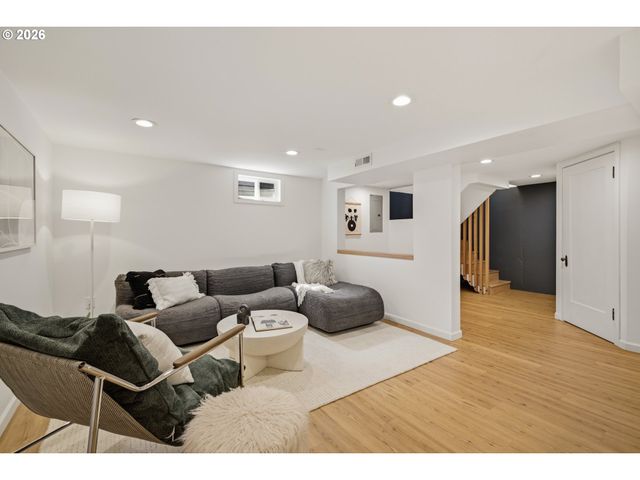 1233 Ne 76TH Ave, Portland, OR 97213