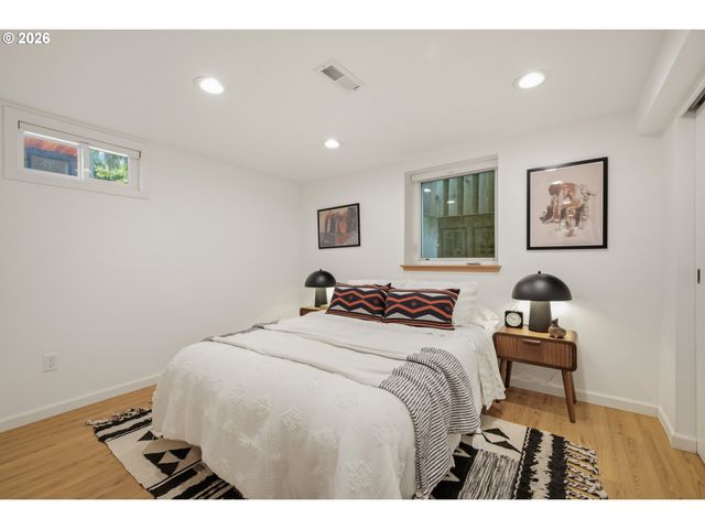 1233 Ne 76TH Ave, Portland, OR 97213