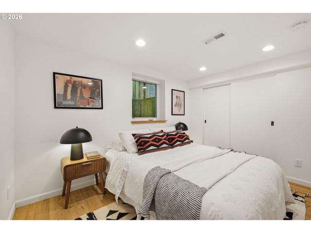 1233 Ne 76TH Ave, Portland, OR 97213
