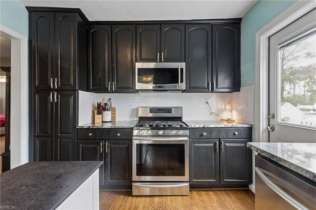 25 Lodge RD, Poquoson, VA 23662