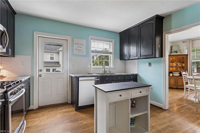 25 Lodge RD, Poquoson, VA 23662
