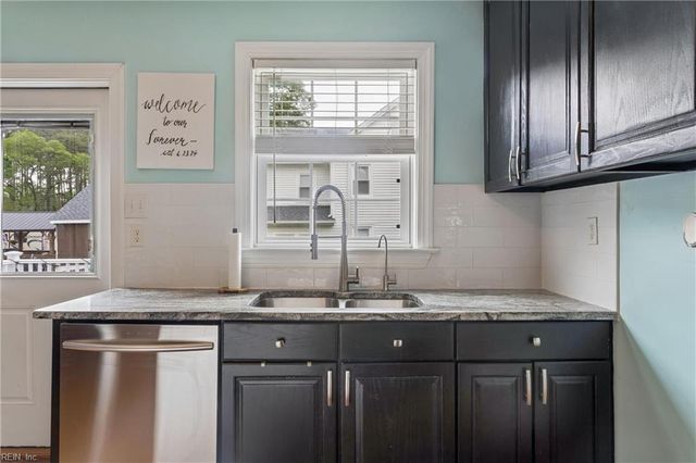 25 Lodge RD, Poquoson, VA 23662