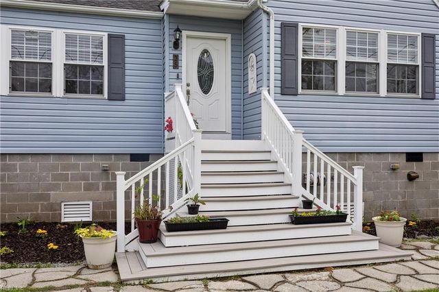 25 Lodge RD, Poquoson, VA 23662