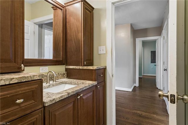 25 Lodge RD, Poquoson, VA 23662