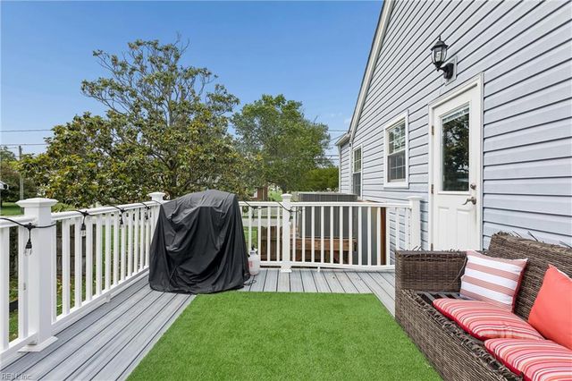 25 Lodge RD, Poquoson, VA 23662