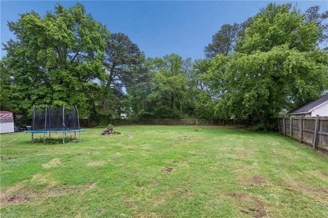 25 Lodge RD, Poquoson, VA 23662
