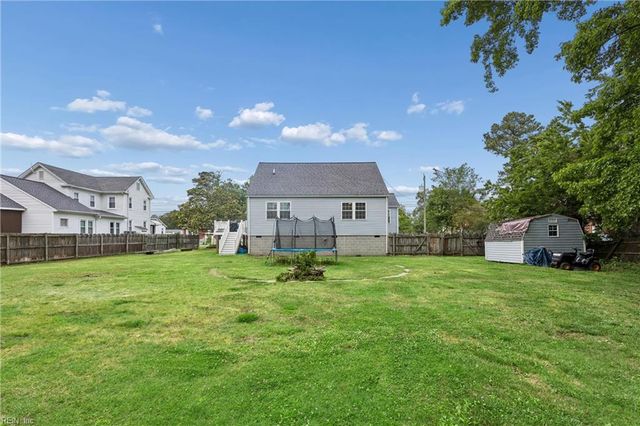 25 Lodge RD, Poquoson, VA 23662
