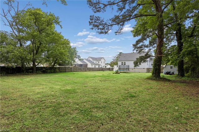 25 Lodge RD, Poquoson, VA 23662