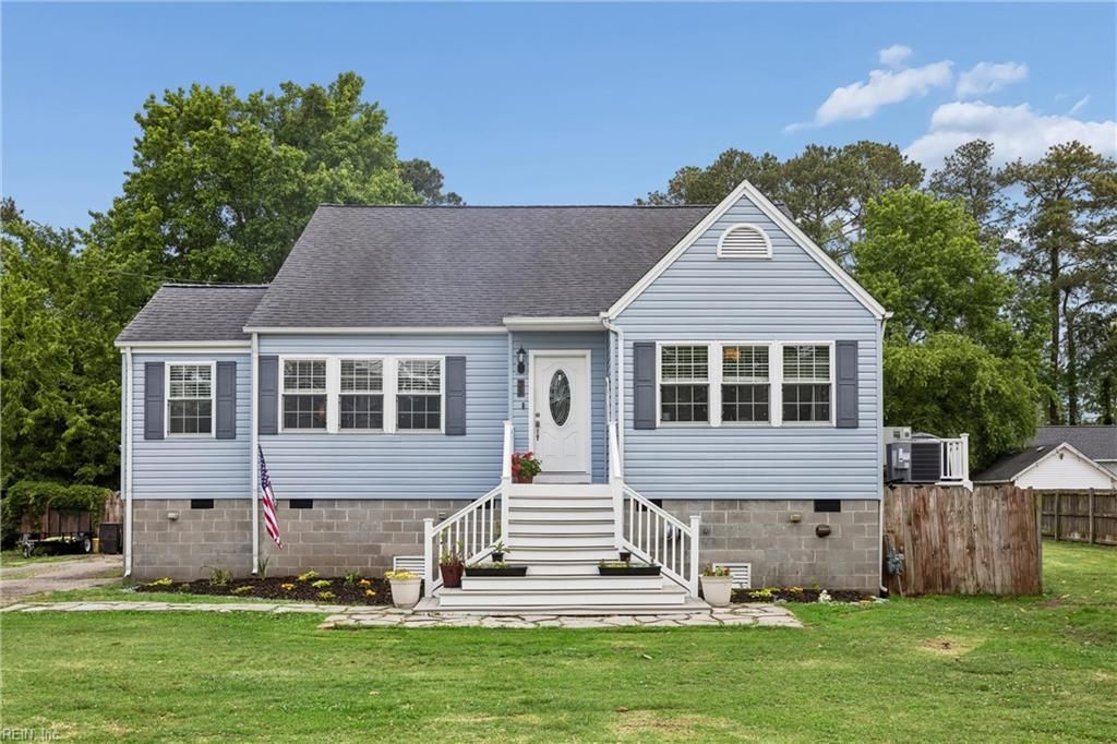 25 Lodge RD, Poquoson, VA 23662