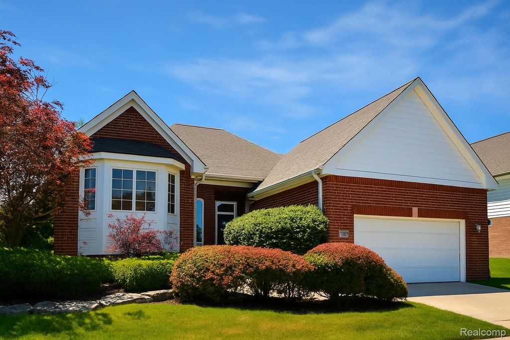 35260 Bradford Drive, New Baltimore, MI 48047