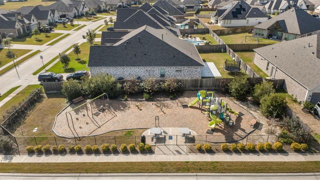 13510 Fallbrook Circle, Mont Belvieu, TX 77535