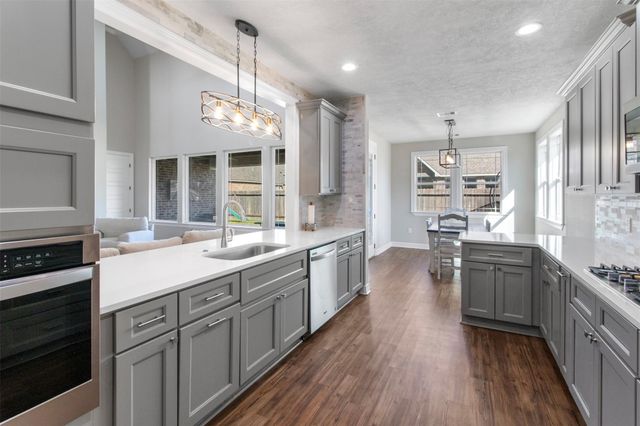 13510 Fallbrook Circle, Mont Belvieu, TX 77535