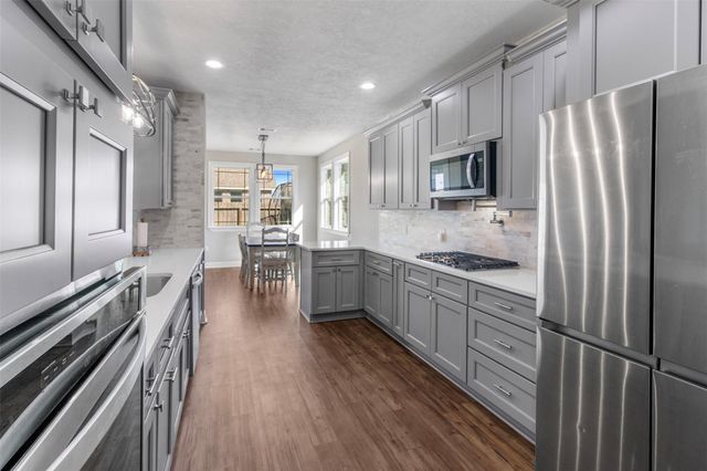 13510 Fallbrook Circle, Mont Belvieu, TX 77535