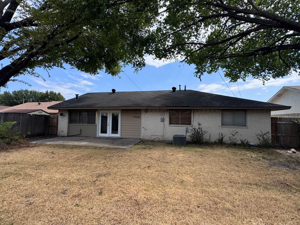 1610 Kingston Drive, Grand Prairie, TX 75051 — photo 2
