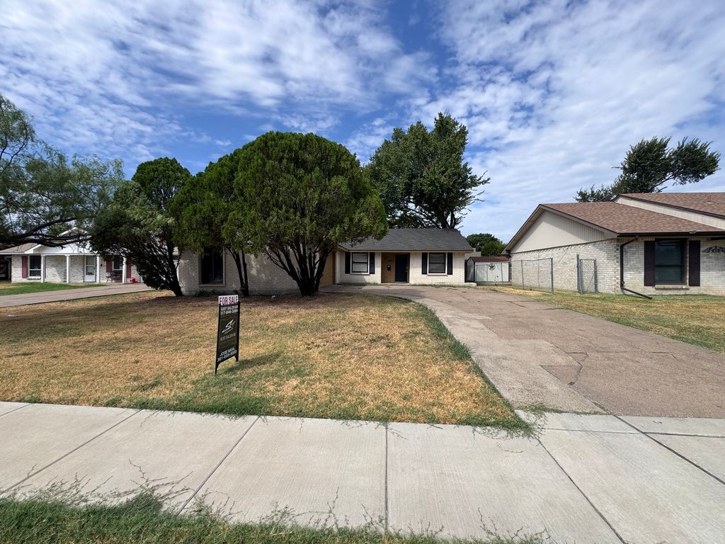1610 Kingston Drive, Grand Prairie, TX 75051 — photo 4
