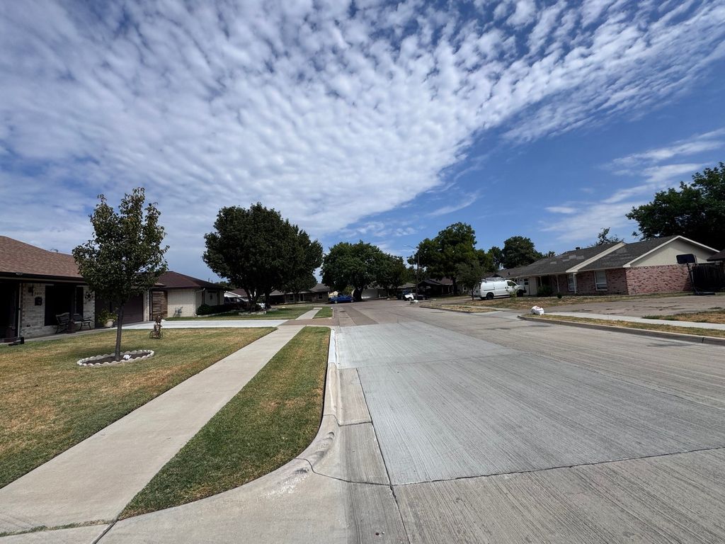 1610 Kingston Drive, Grand Prairie, TX 75051 — photo 5