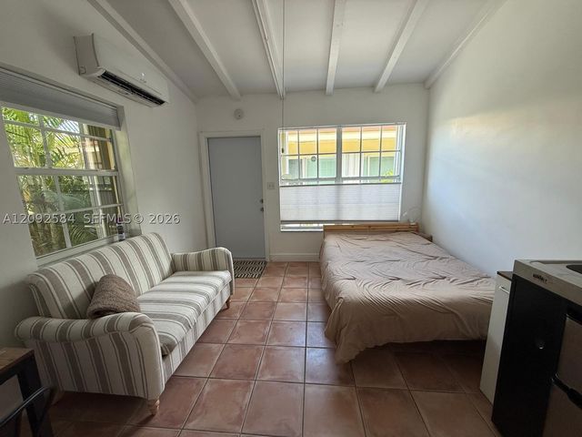1018 W 47th St 1, Miami Beach, FL 33140