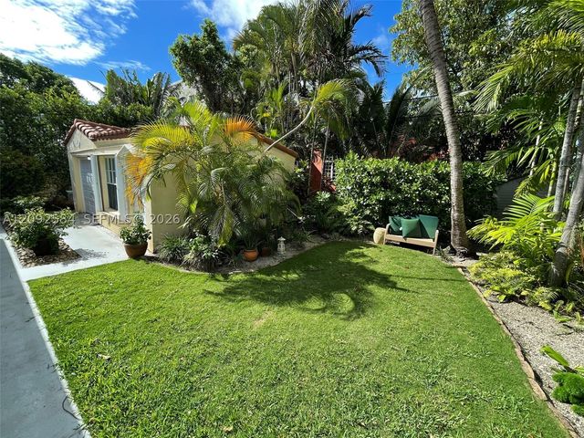 1018 W 47th St 1, Miami Beach, FL 33140