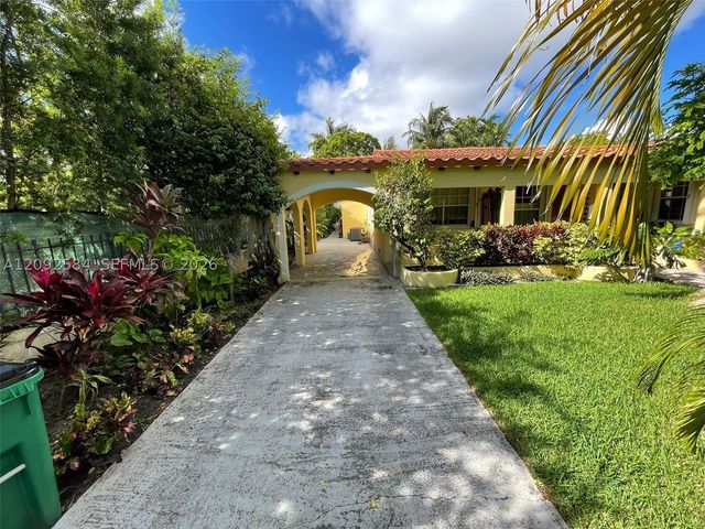 1018 W 47th St 1, Miami Beach, FL 33140