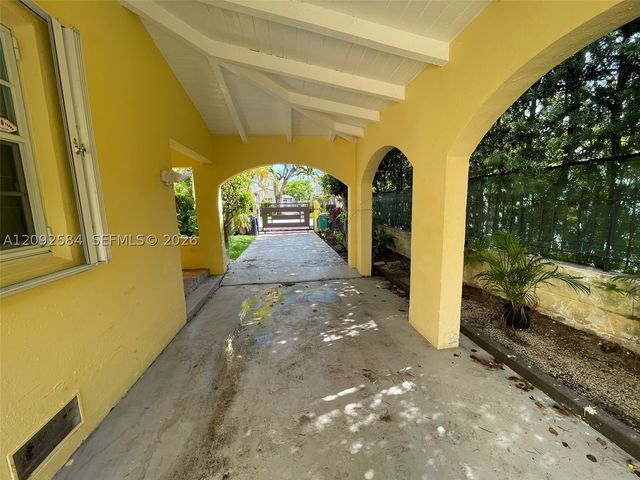 1018 W 47th St 1, Miami Beach, FL 33140