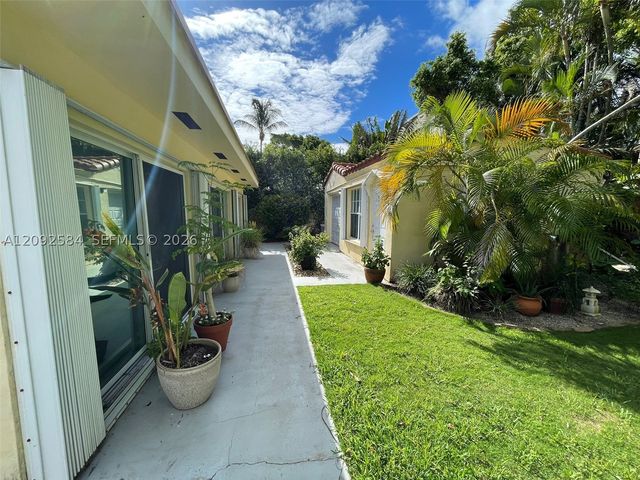 1018 W 47th St 1, Miami Beach, FL 33140