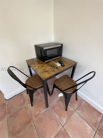 1018 W 47th St 1, Miami Beach, FL 33140
