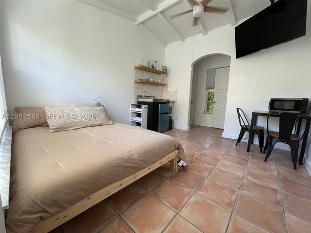 1018 W 47th St 1, Miami Beach, FL 33140
