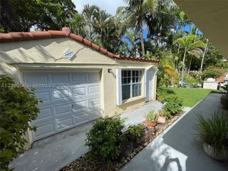 1018 W 47th St 1, Miami Beach, FL 33140