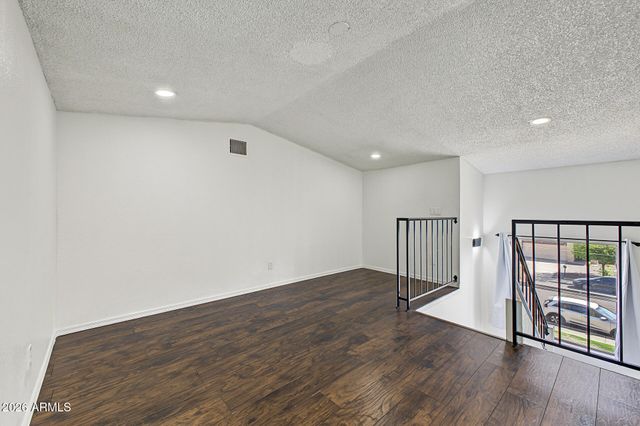 4828 W ORANGEWOOD Avenue 202, Glendale, AZ 85301