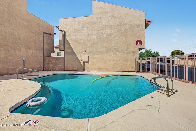 4828 W ORANGEWOOD Avenue 202, Glendale, AZ 85301