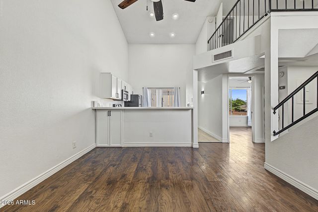 4828 W ORANGEWOOD Avenue 202, Glendale, AZ 85301
